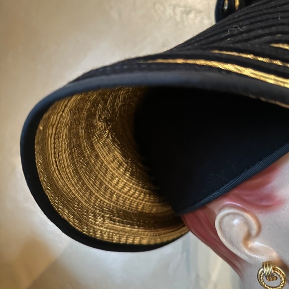ONE-OF-A-KIND 1970s\' GOLD LAME AND BLACK FABRIC CHURCH HAT